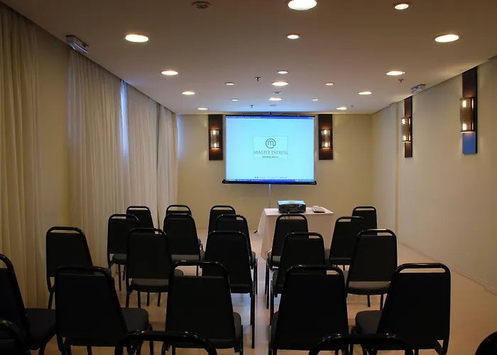 Master Grande - Proximo Ao Palacio Do Governo 3* Porto Alegre
