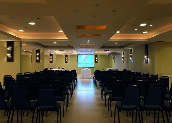 Master Grande - Proximo Ao Palacio Do Governo 3* Porto Alegre